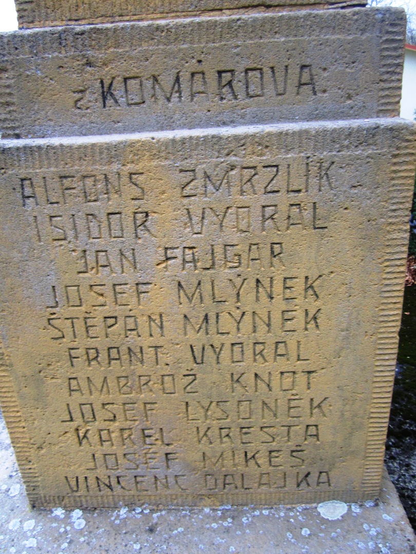 Detail na jména padlých z Komárova