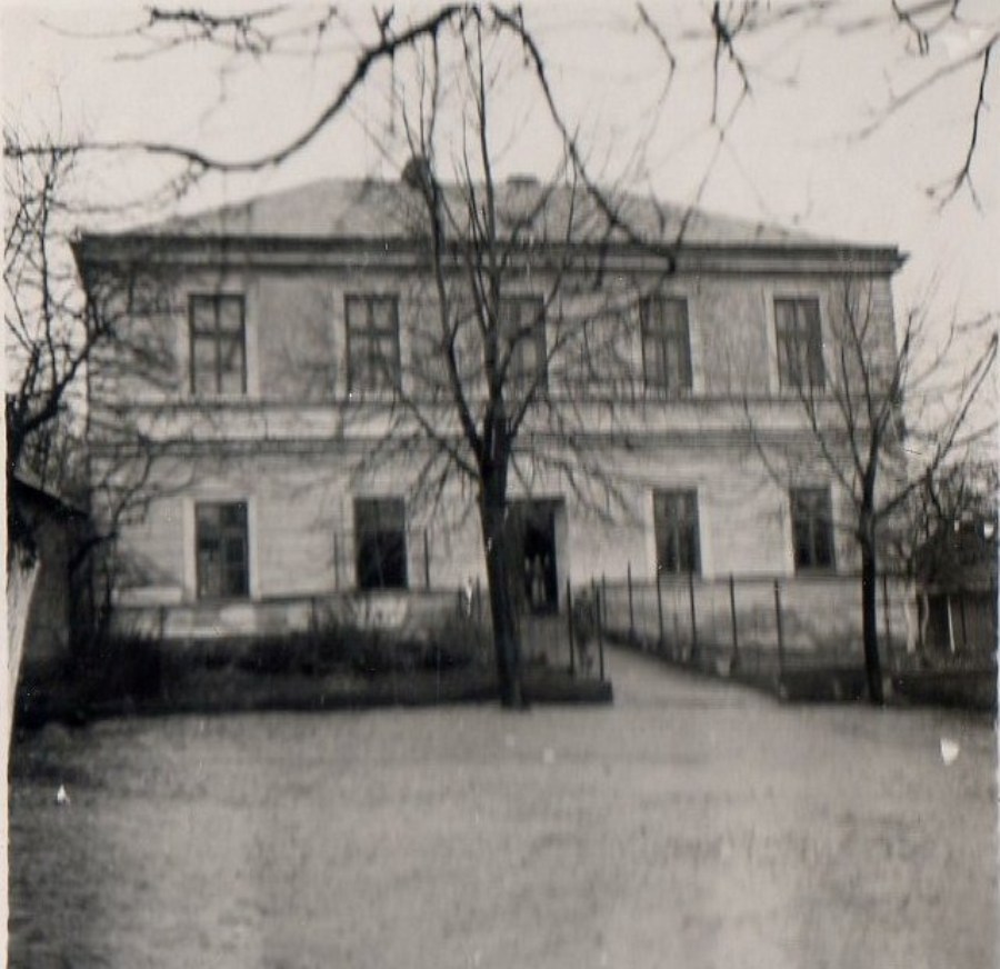 Škola na Komárově, 40. léta 20. století